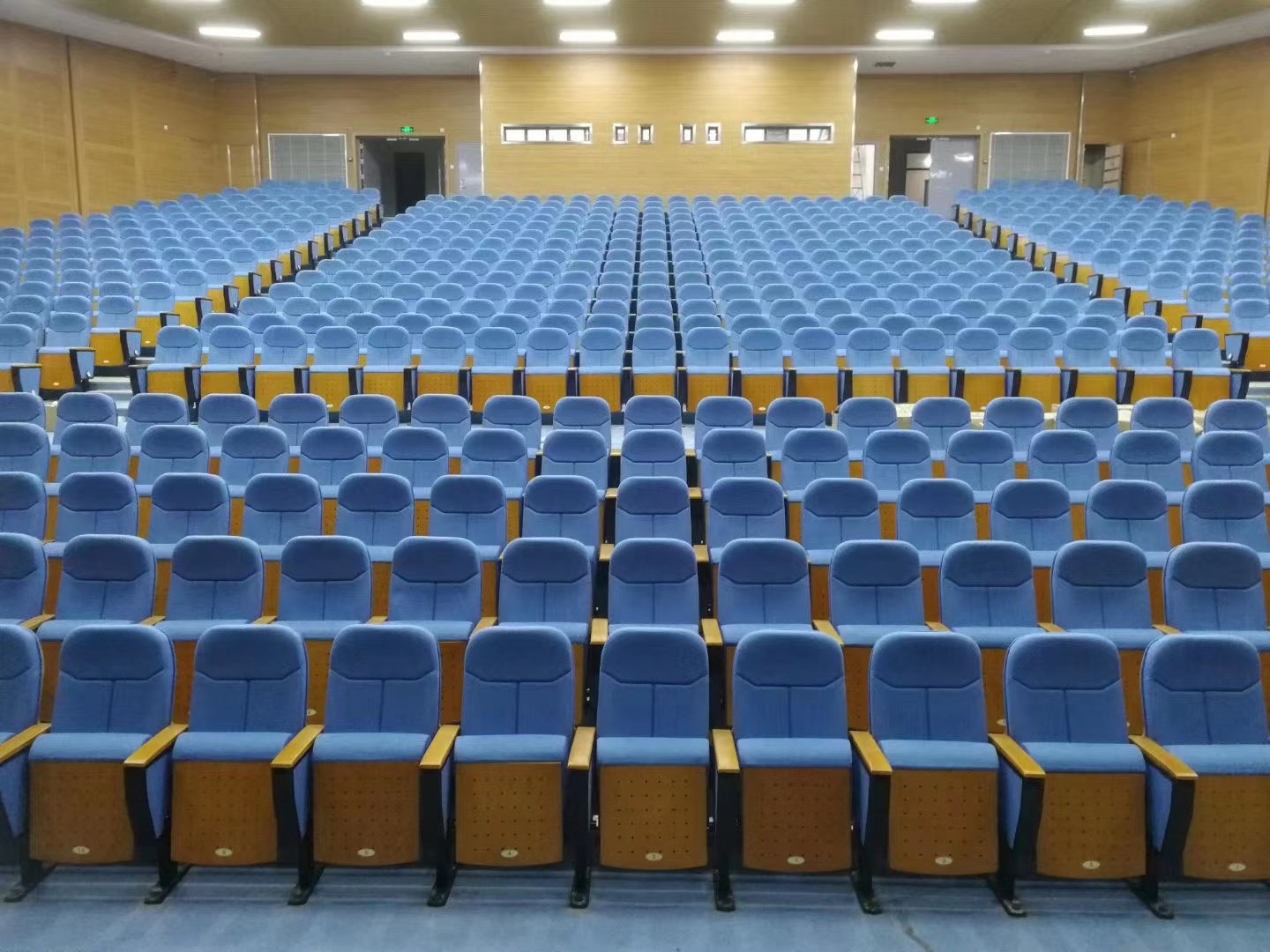 浙江大学采购报告厅软座椅项目